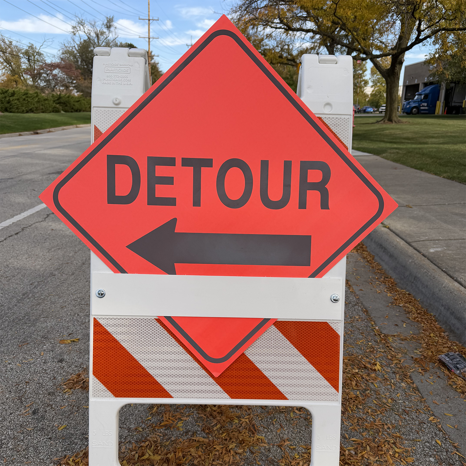 Reflective Water-Resistant DETOUR LEFT ARROW Sign