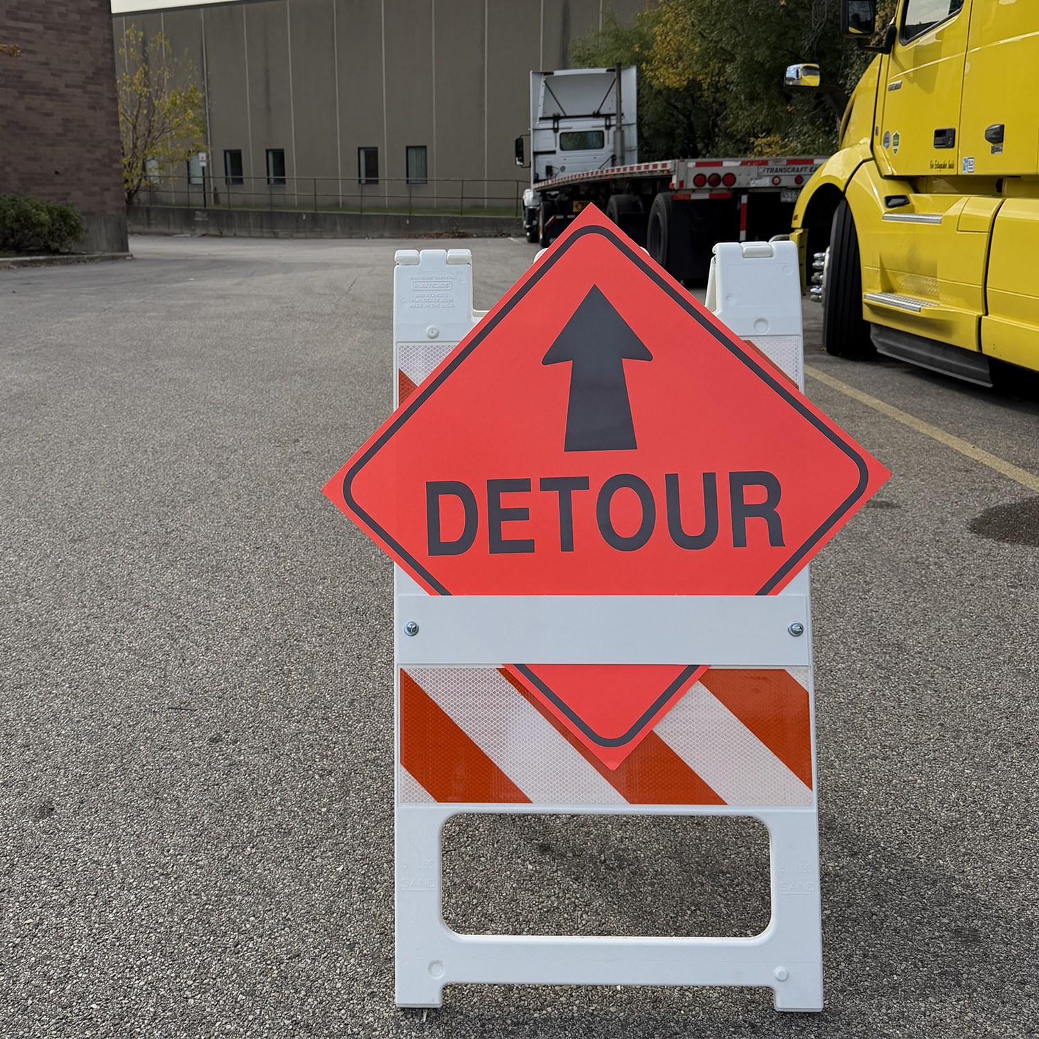 Reflective Water-Resistant DETOUR STRAIGHT ARROW Sign