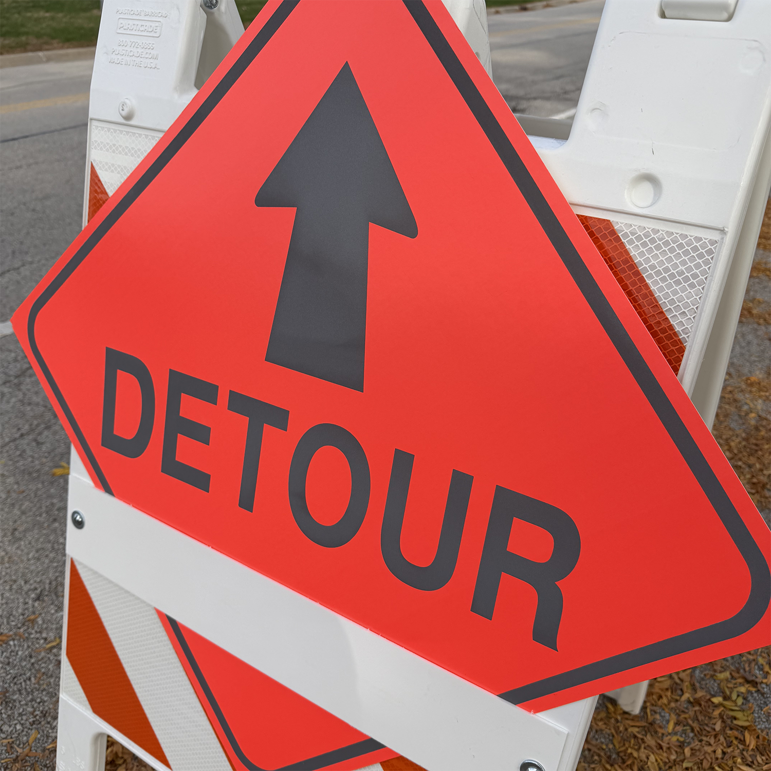 Reflective Water-Resistant DETOUR STRAIGHT ARROW Sign