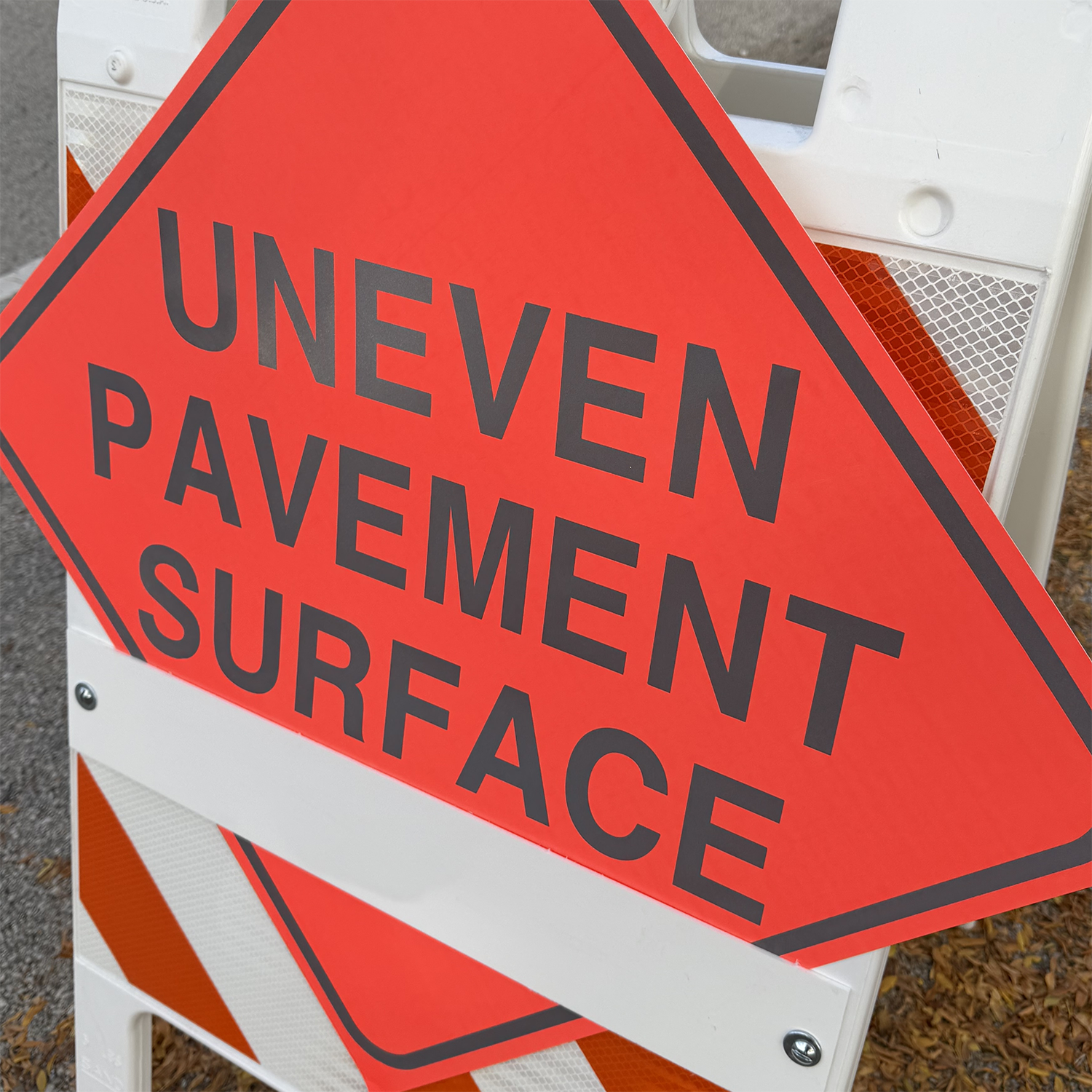 Reflective Water-Resistant UNEVEN PAVEMENT SURFACE Sign