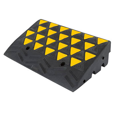 Rubber Curb Ramp w/Reflectors (6 in. tall)